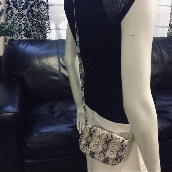 NWOT H&M faux snakeskin mini neck/crossbody bag - Picture 3 of 11